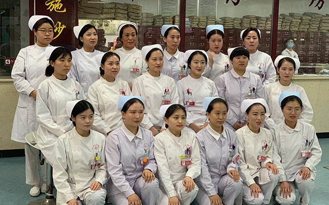 【5.12护士节】乐动网页版（中国） 首页,举办茶话会白衣天使受表彰(图1)